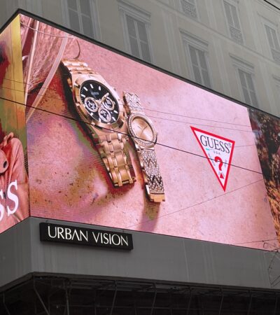 GUESS WATCHES IN CAMPAGNA OOH A MILANO CON URBAN VISION